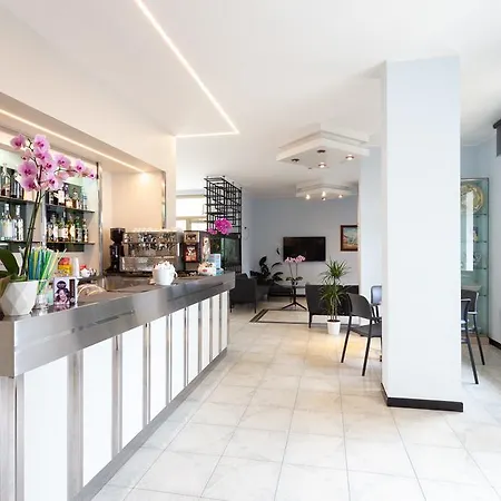 Abruzzo 3* ピネート